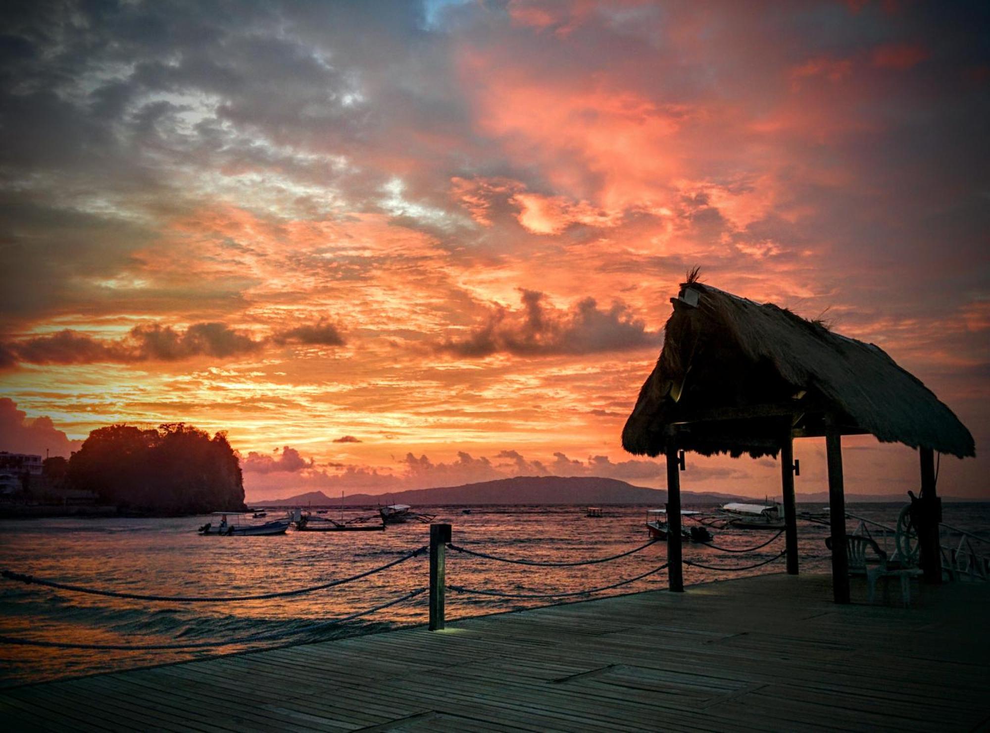 El Galleon Beach Resort Puerto Galera Dış mekan fotoğraf